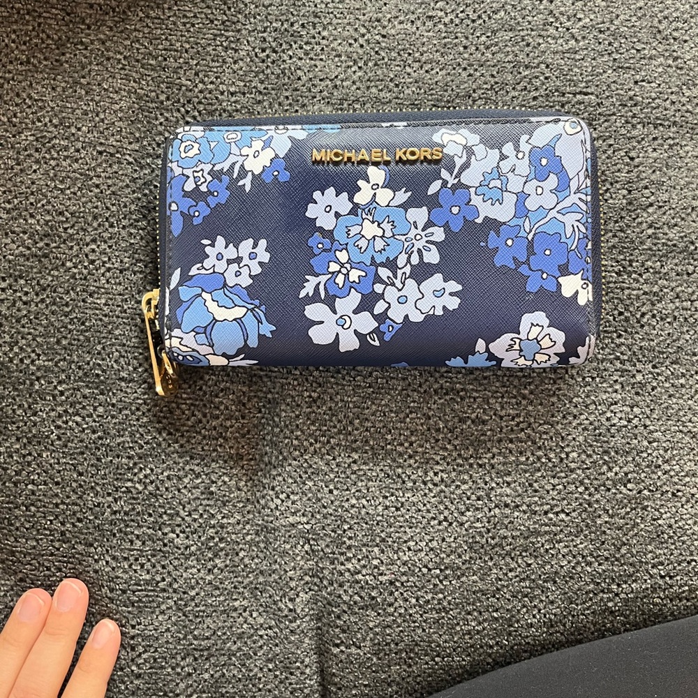 Michael kors cell phone wallet
